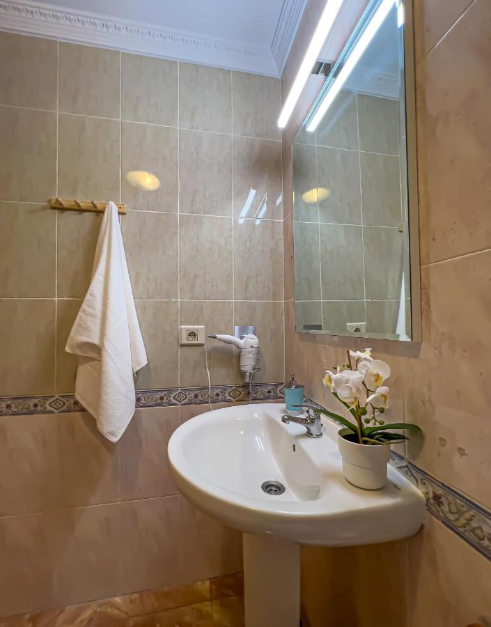 Apartment 100 M From The Beach Arinaga Exterior foto